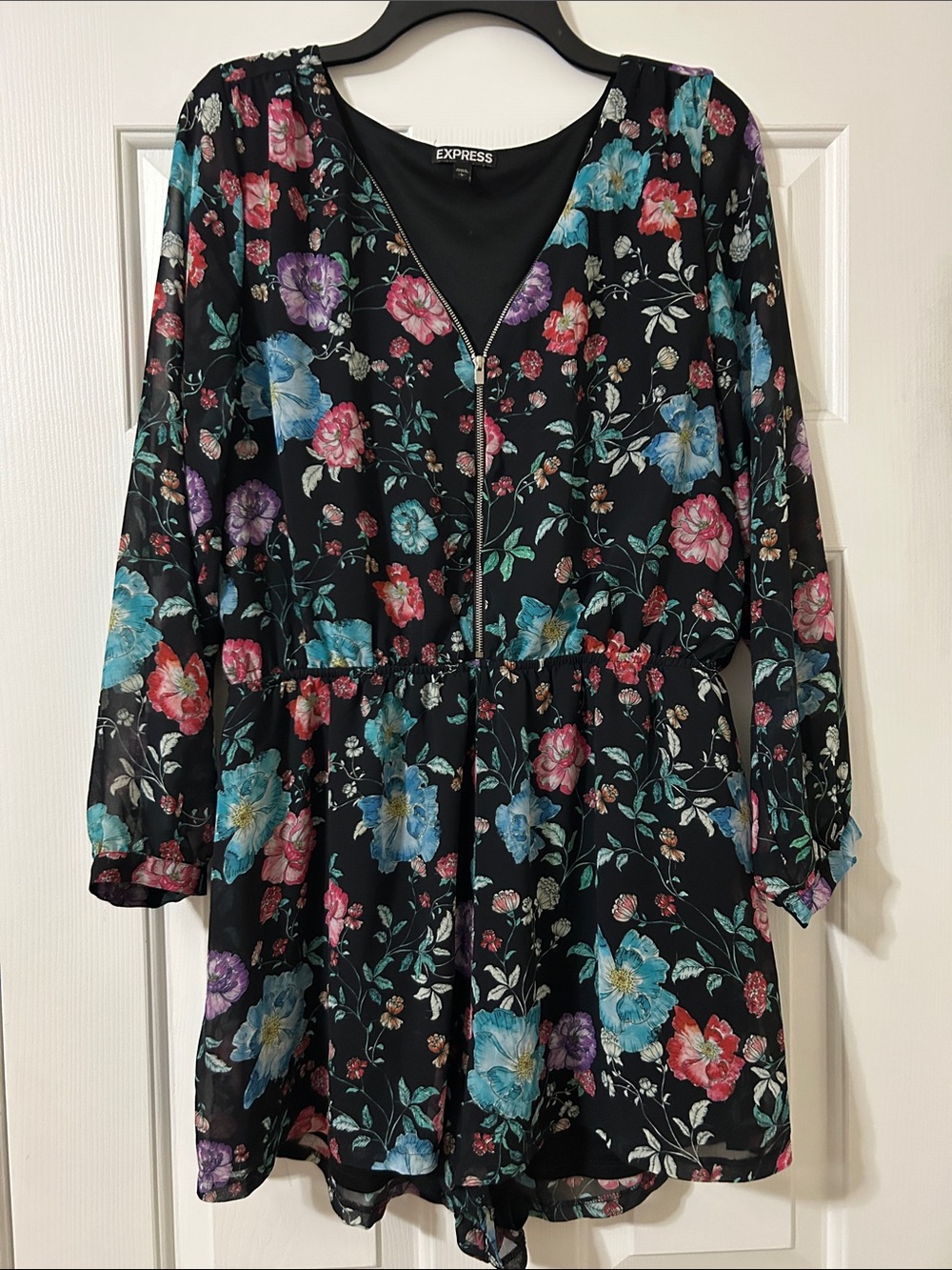Express Black Floral Zip-Front Long Sleeve Romper. Women’s Size Large.